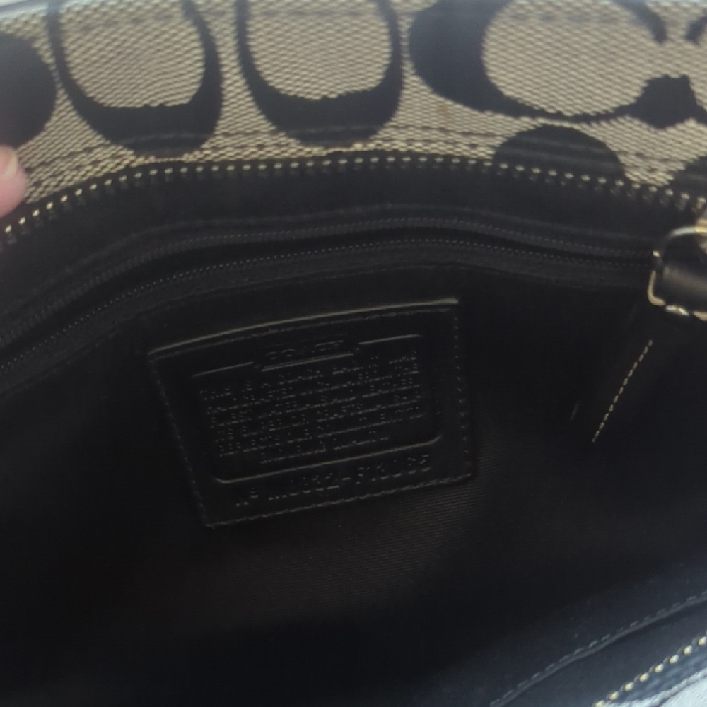 Coach Black and Gray Signature Hamptons Tote Signature C Bag - Picture 10 of 12